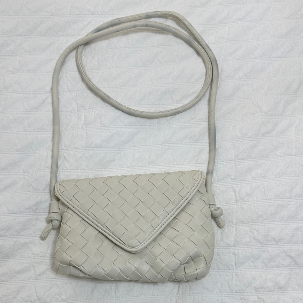 Urban Expressions Cream Woven Crossbody Bag